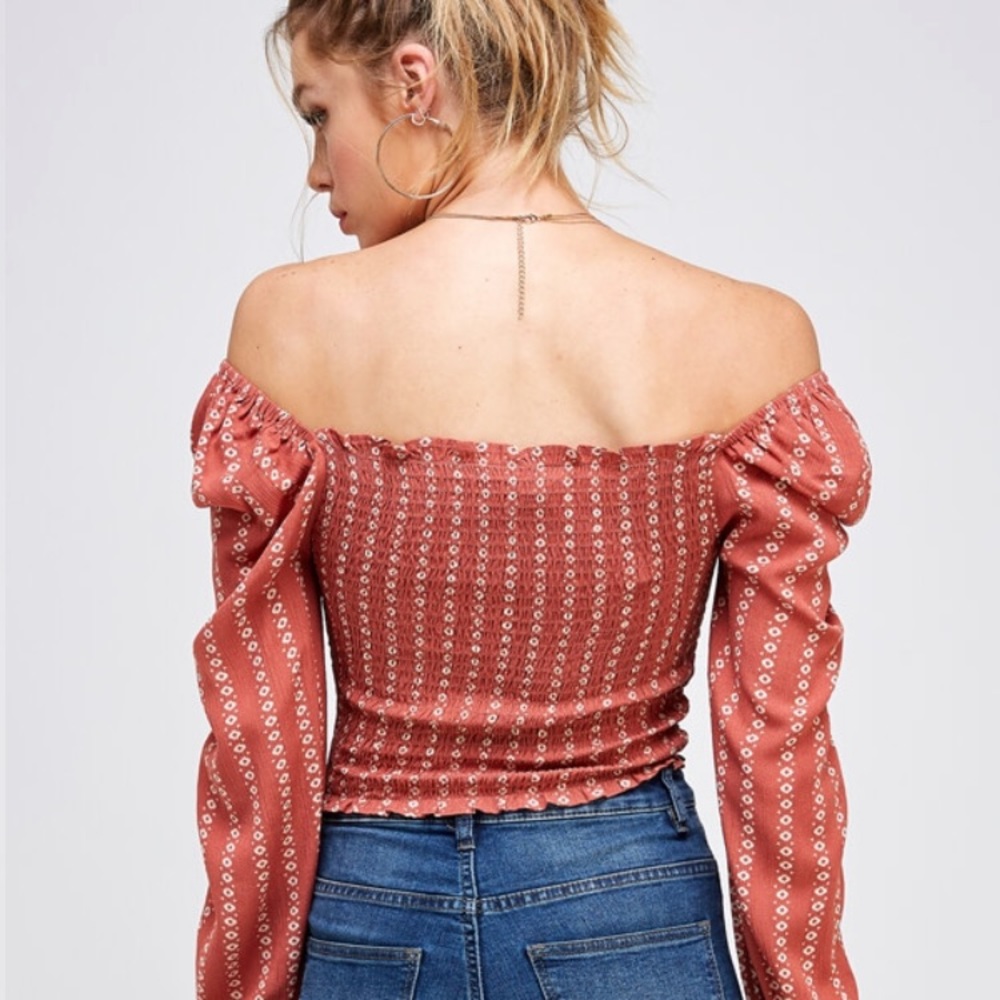 New Boutique off the shoulder smocked crop top - Picture 4 of 8